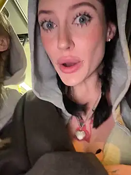 Snapshot of Melissa_crazy chatting on October 25, 3:18 pm Melissa crazy online show from October 25, 3:18 pm