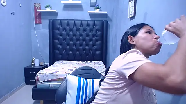 Snapshot of Letty_Plugxo chatting on March 5, 1:29 pm Letty Plugxo online show from March 5, 1:29 pm