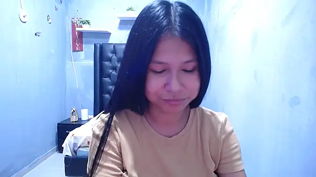 Letty Plugxo online show from May 11, 2:45 pm