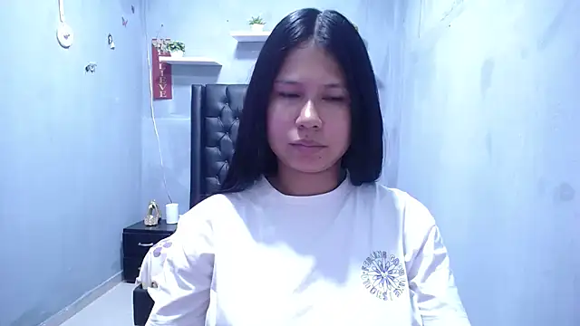 Letty Plugxo online show from May 19, 1:50 pm