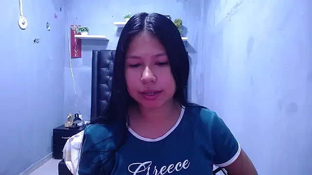 Letty Plugxo online show from May 21, 1:29 pm