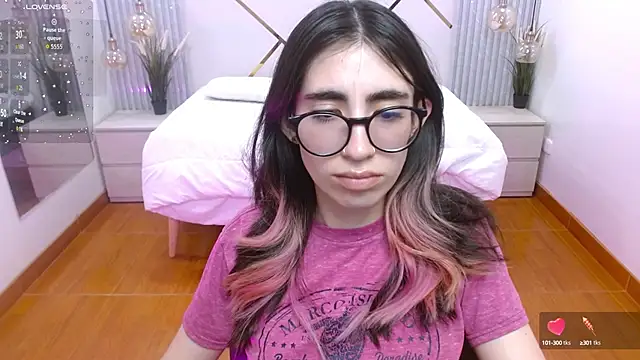 Snapshot of LenaRoses chatting on October 8, 8:06 pm LenaRoses online show from October 8, 8:06 pm