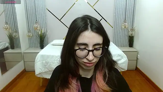 Snapshot of LenaRoses chatting on October 14, 8:31 pm LenaRoses online show from October 14, 8:31 pm