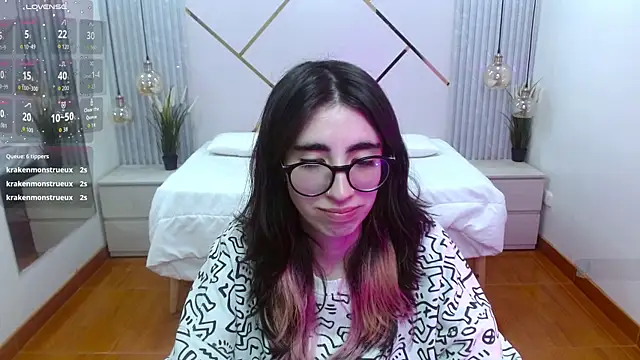 Snapshot of LenaRoses chatting on October 16, 8:32 pm LenaRoses online show from October 16, 8:32 pm