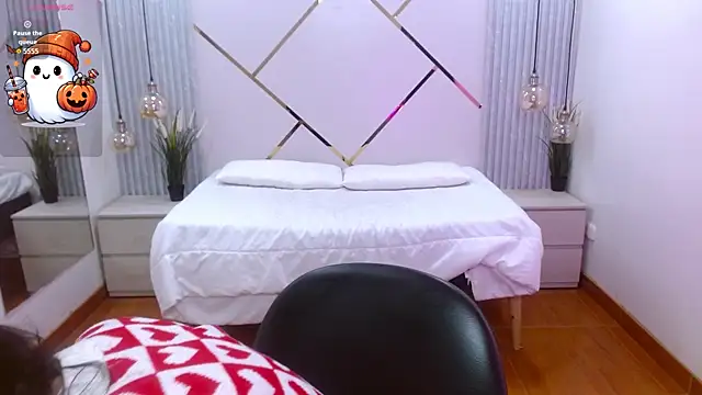 Snapshot of LenaRoses chatting on October 17, 7:49 pm LenaRoses online show from October 17, 7:49 pm