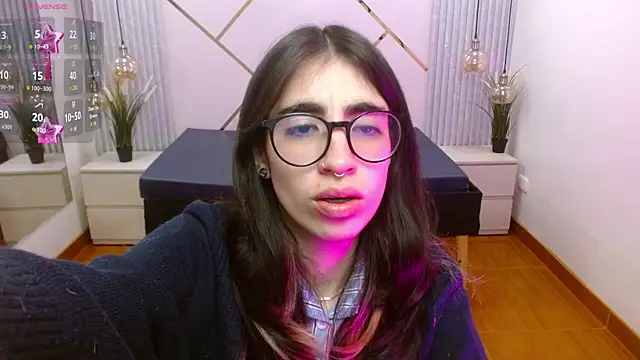 Snapshot of LenaRoses chatting on November 19, 5:02 pm LenaRoses online show from November 19, 5:02 pm