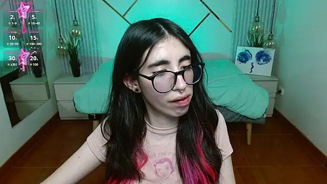 Snapshot of LenaRoses chatting on February 18, 8:27 pm LenaRoses online show from February 18, 8:27 pm