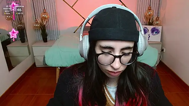 Snapshot of LenaRoses chatting on February 19, 9:22 pm LenaRoses online show from February 19, 9:22 pm