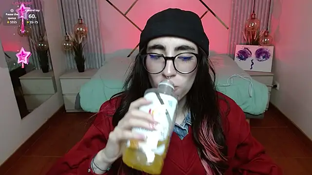 Snapshot of LenaRoses chatting on February 21, 10:33 pm LenaRoses online show from February 21, 10:33 pm