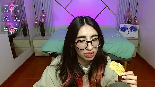 Snapshot of LenaRoses chatting on February 24, 8:18 pm LenaRoses online show from February 24, 8:18 pm