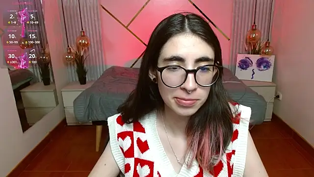 Snapshot of LenaRoses chatting on February 25, 8:29 pm LenaRoses online show from February 25, 8:29 pm