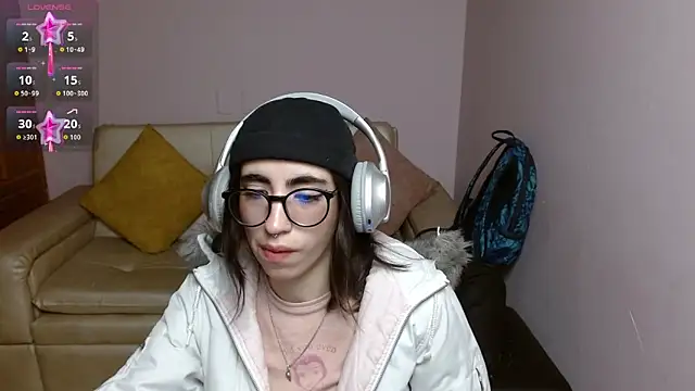 Snapshot of LenaRoses chatting on April 2, 2:04 pm LenaRoses online show from April 2, 2:04 pm