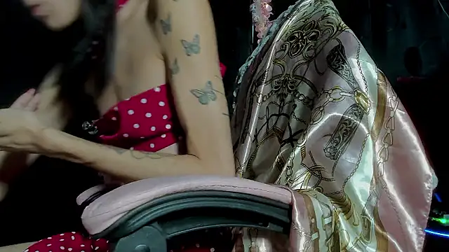 Chaminela 27 online show from February 14, 8:05 pm