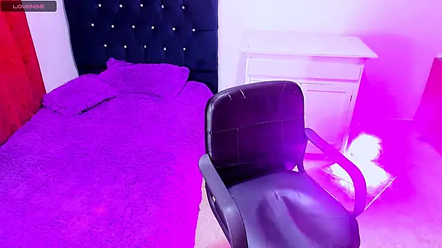 Snapshot of Alaska_atm chatting on December 18, 7:41 pm Alaska atm online show from December 18, 7:41 pm