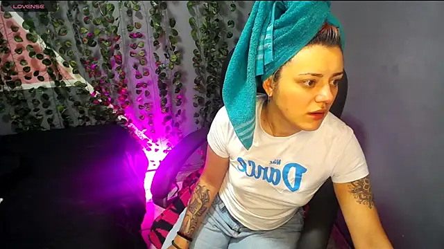 Snapshot of Alaska_atm chatting on December 24, 1:50 pm Alaska atm online show from December 24, 1:50 pm