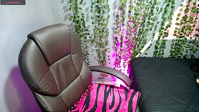 Snapshot of Alaska_atm chatting on January 22, 8:49 pm Alaska atm online show from January 22, 8:49 pm