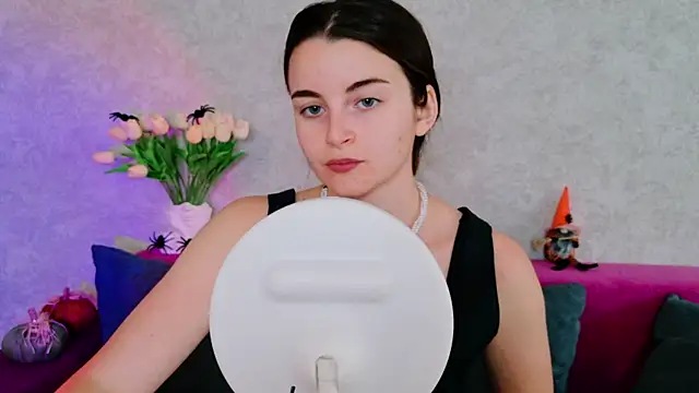 Miss Arwen online show from October 7, 5:15 am