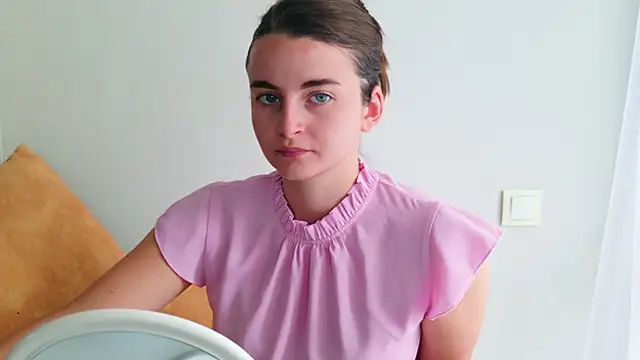 Miss Arwen online show from June 26, 7:13 am