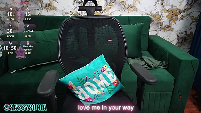 Snapshot of sassysonia chatting on January 14, 12:14 pm sassysonia online show from January 14, 12:14 pm