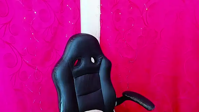 Snapshot of goldenbubble__ chatting on January 13, 3:01 am goldenbubble online show from January 13, 3:01 am