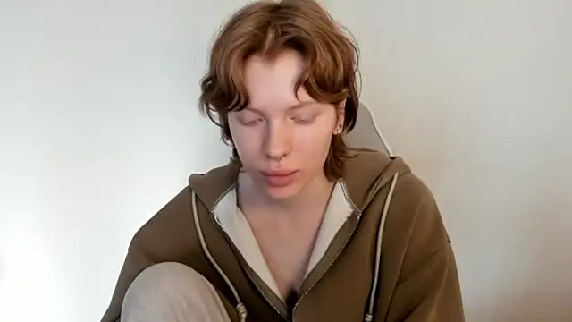 Snapshot of StellaDavis chatting on February 2, 9:41 am StellaDavis online show from February 2, 9:41 am