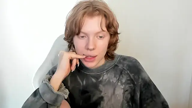 Snapshot of StellaDavis chatting on February 17, 9:17 am StellaDavis online show from February 17, 9:17 am