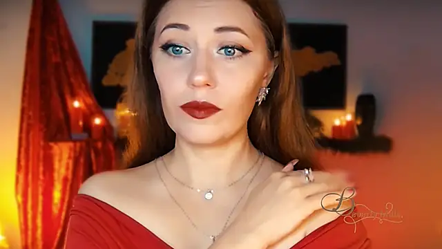 Snapshot of MissBeverlyMills chatting on October 18, 2:58 am MissBeverlyMills online show from October 18, 2:58 am