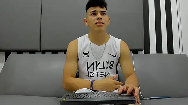 andrew rose  online show from February 4, 2:39 am