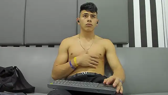 andrew rose  online show from February 7, 9:15 pm