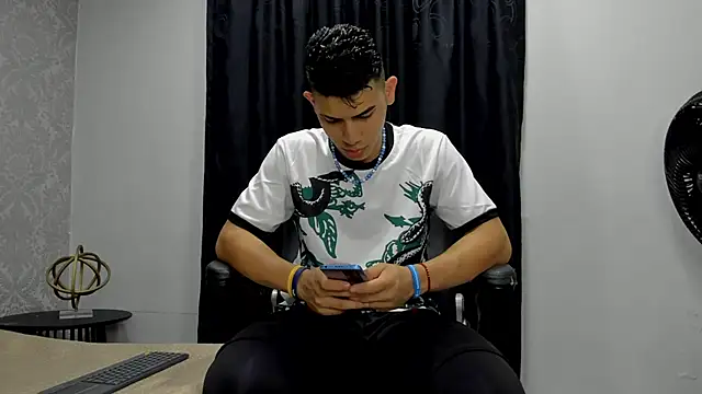 andrew rose  online show from February 8, 3:53 pm