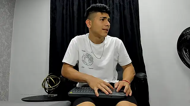 andrew rose  online show from February 15, 2:44 pm