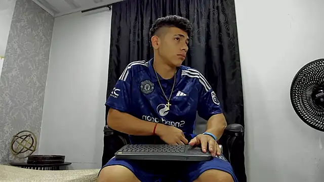 andrew rose  online show from March 6, 3:13 pm