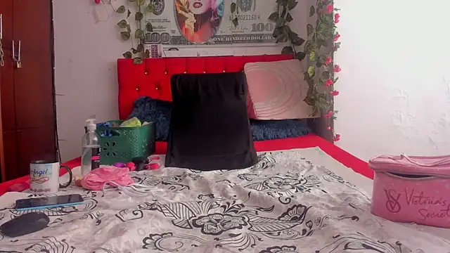 Snapshot of Elianissquirt chatting on January 23, 12:41 pm Elianissquirt online show from January 23, 12:41 pm