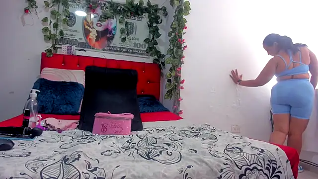 Snapshot of Elianissquirt chatting on February 7, 12:39 pm Elianissquirt online show from February 7, 12:39 pm