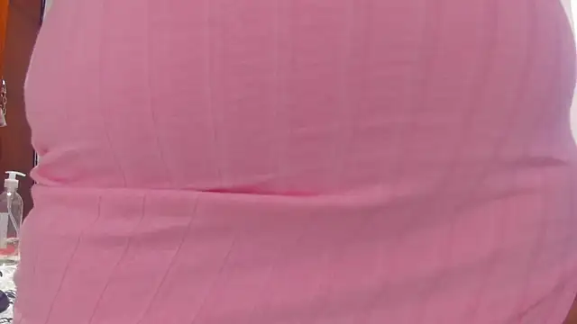 Snapshot of Elianissquirt chatting on February 8, 1:01 pm Elianissquirt online show from February 8, 1:01 pm