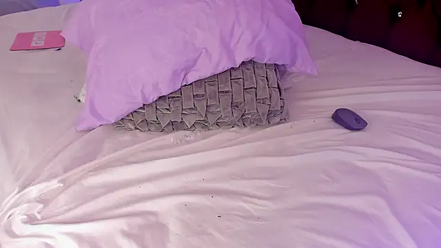 Snapshot of LindaRey_ chatting on January 8, 10:28 am LindaRey online show from January 8, 10:28 am