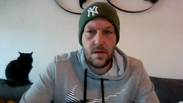 BennyLommy online show from November 28, 9:23 am