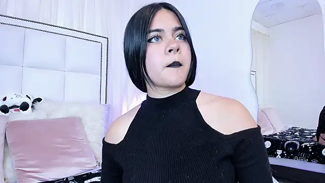 Snapshot of atena_hill chatting on January 10, 8:37 pm atena hill online show from January 10, 8:37 pm