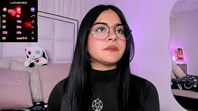 Snapshot of atena_hill chatting on March 6, 8:05 pm atena hill online show from March 6, 8:05 pm