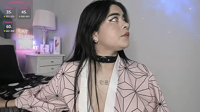 Snapshot of atena_hill chatting on September 12, 7:25 pm atena hill online show from September 12, 7:25 pm