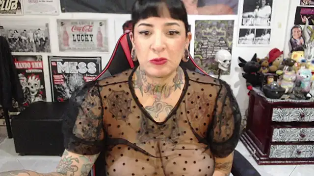 Snapshot of Rollyderolandia666 chatting on November 4, 6:40 pm Rollyderolandia666 online show from November 4, 6:40 pm