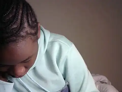 Snapshot of Novah_ chatting on December 3, 1:24 am Novah online show from December 3, 1:24 am