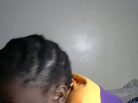 Snapshot of Novah_ chatting on February 6, 9:18 pm Novah online show from February 6, 9:18 pm