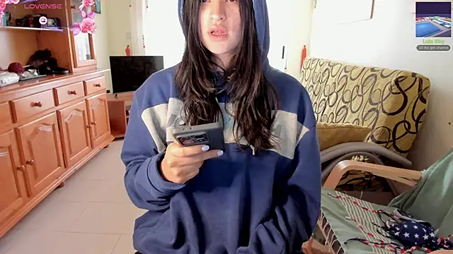 bella apont online show from December 10, 11:22 am