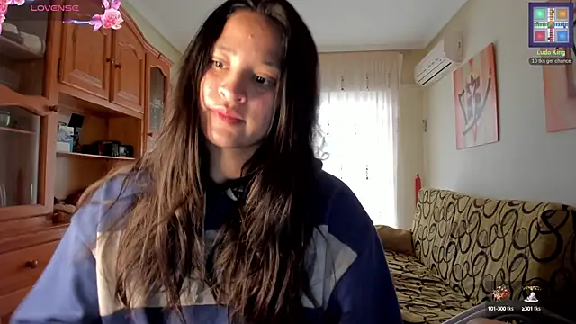 bella apont online show from December 13, 9:02 am