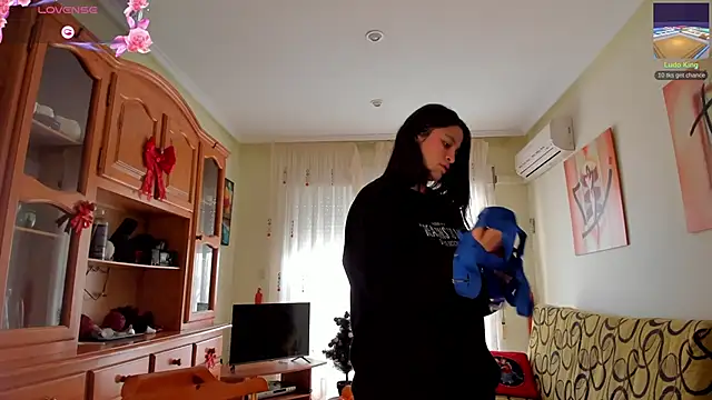bella apont online show from December 26, 10:37 am