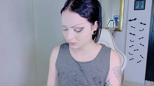 Madison Jackson online show from May 14, 6:58 pm
