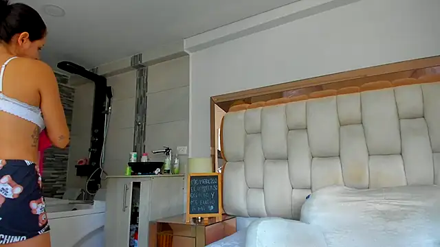 emilyparkerr01 online show from September 23, 11:57 am