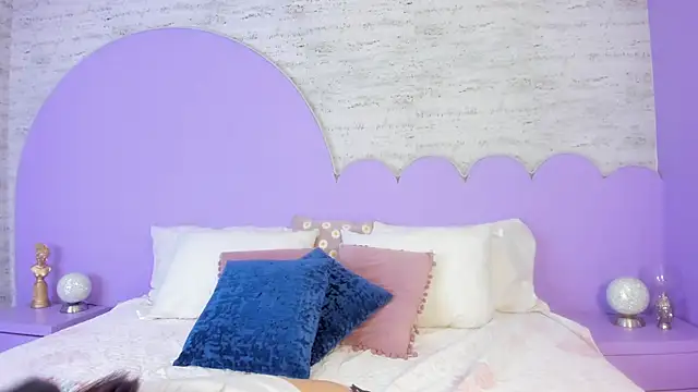 Giaa Ross online show from November 24, 7:35 pm