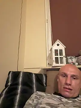 Snapshot of RegrowedRails chatting on October 10, 12:31 am RegrowedRails online show from October 10, 12:31 am